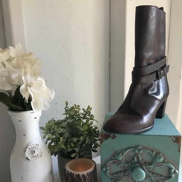 J CREW LEATHER BOOTIES - Picture 2 of 7